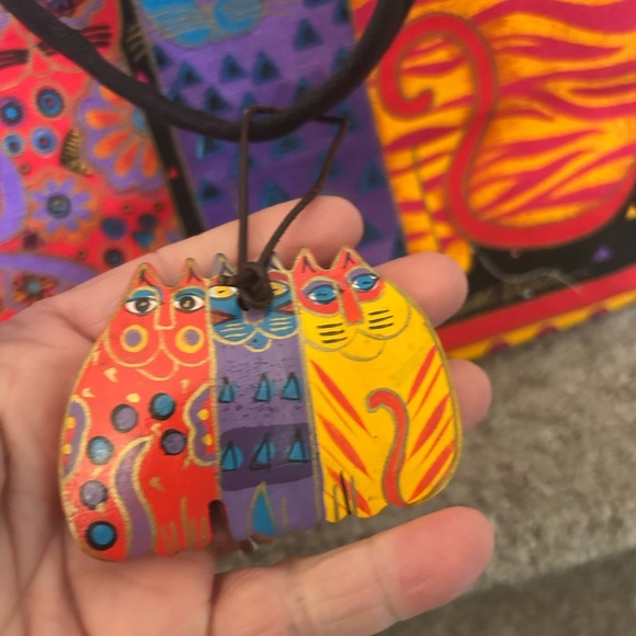 Vintage Laurel Burch Feline Friends 3 Cats Tote. With wooden charm. Zip top. - Picture 9 of 14